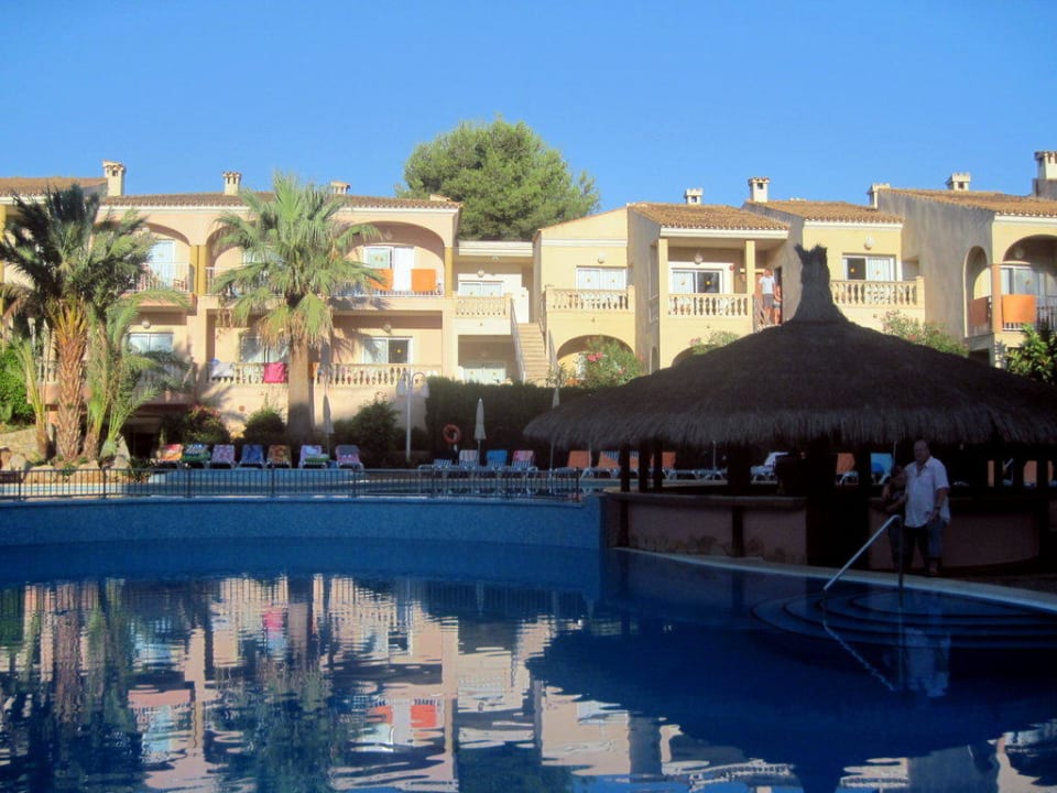 Poolanlage morgens allsun Hotel Lago Playa Park