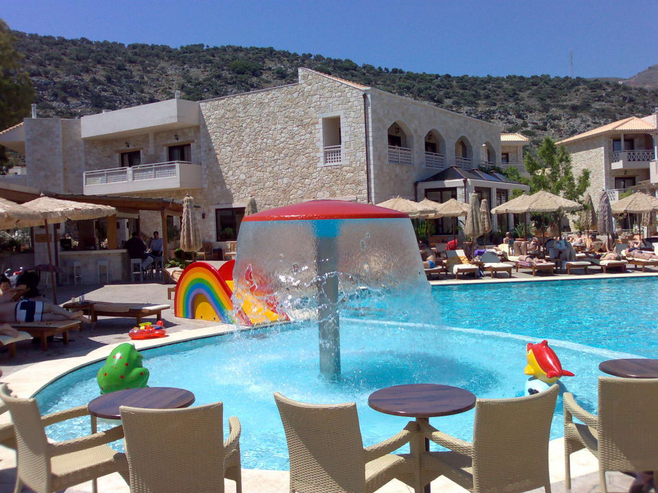 Basen hotelowy Cactus Royal