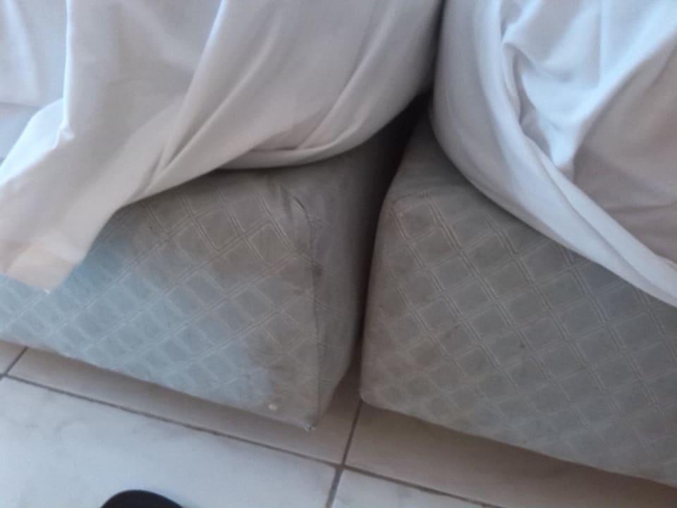 Dreckiges Bett Zi. 1187 Hotel El Mouradi Djerba Menzel