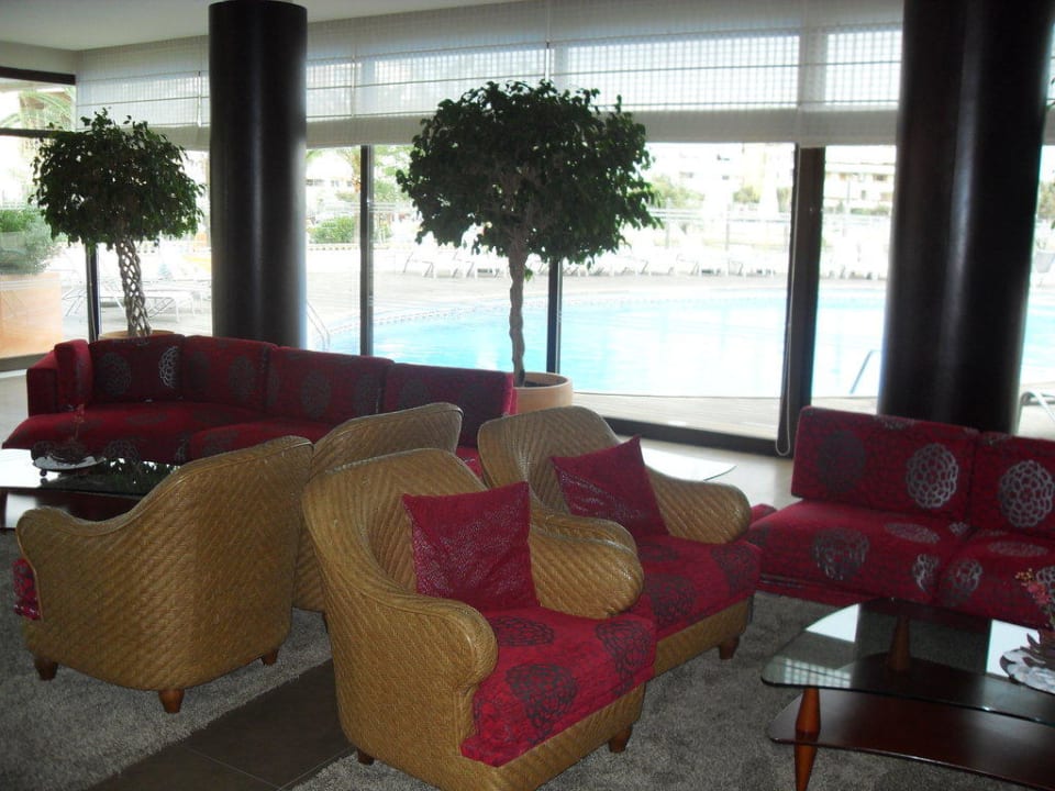 Gemütliche Sitzlandschaft in der Lobby AluaSoul Palma