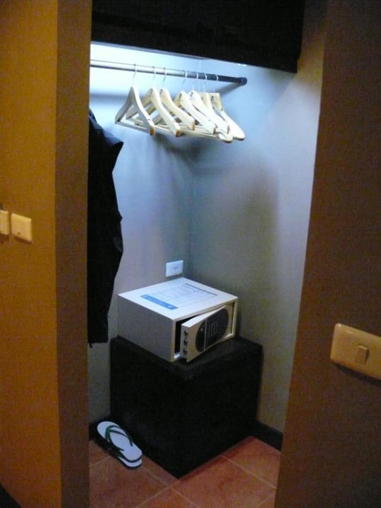 Schrank  Khao Lak Merlin Resort