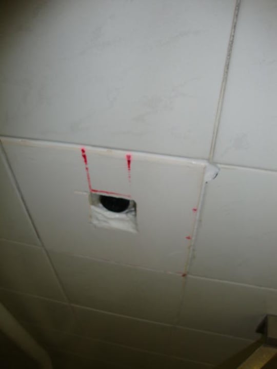 Da war wohl mal ein Toilettenpapierhalter Club Siofok Hotel Europa