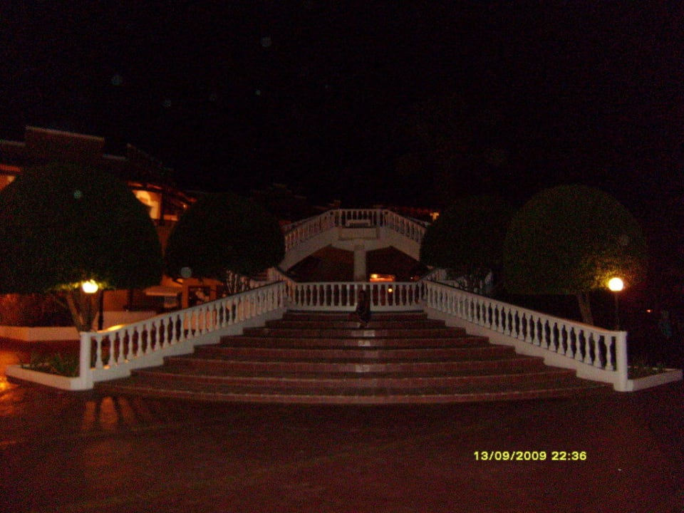 Treppe zu den Restaurants Occidental Punta Cana