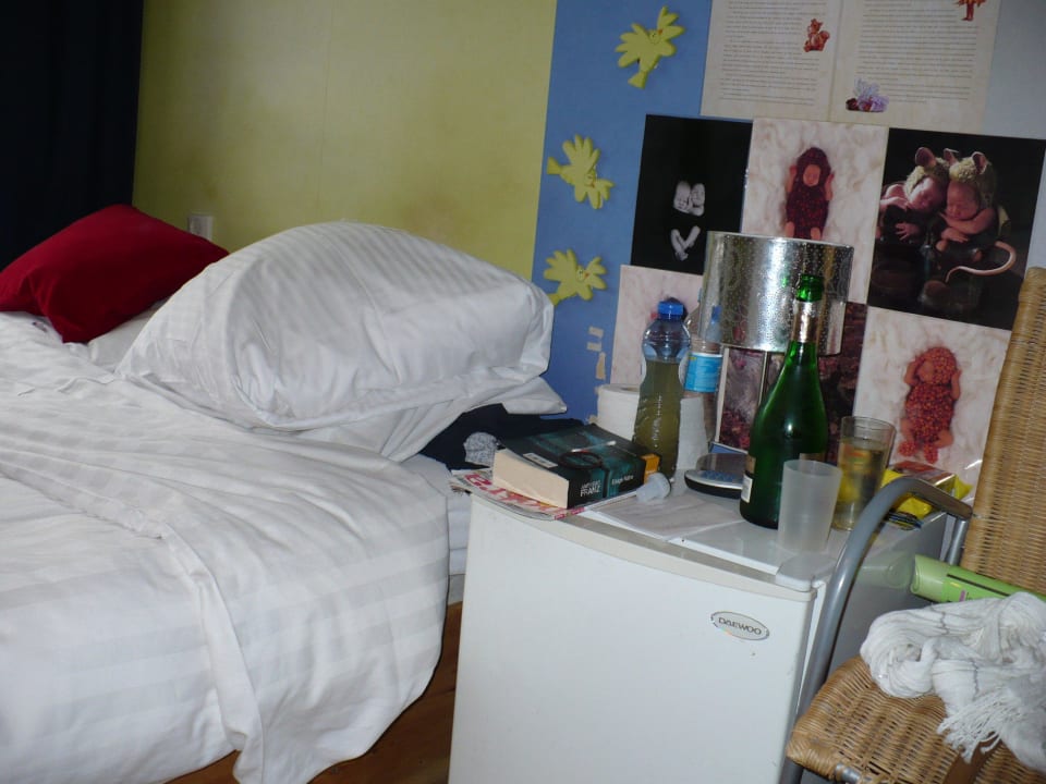 Doppelbett mit Kühlschrank Pension Maaike