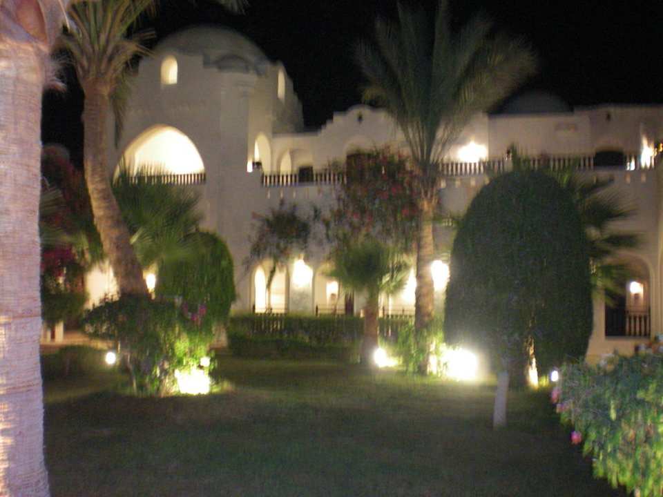 Hotelanlage bei Nacht Arabella Azur Resort