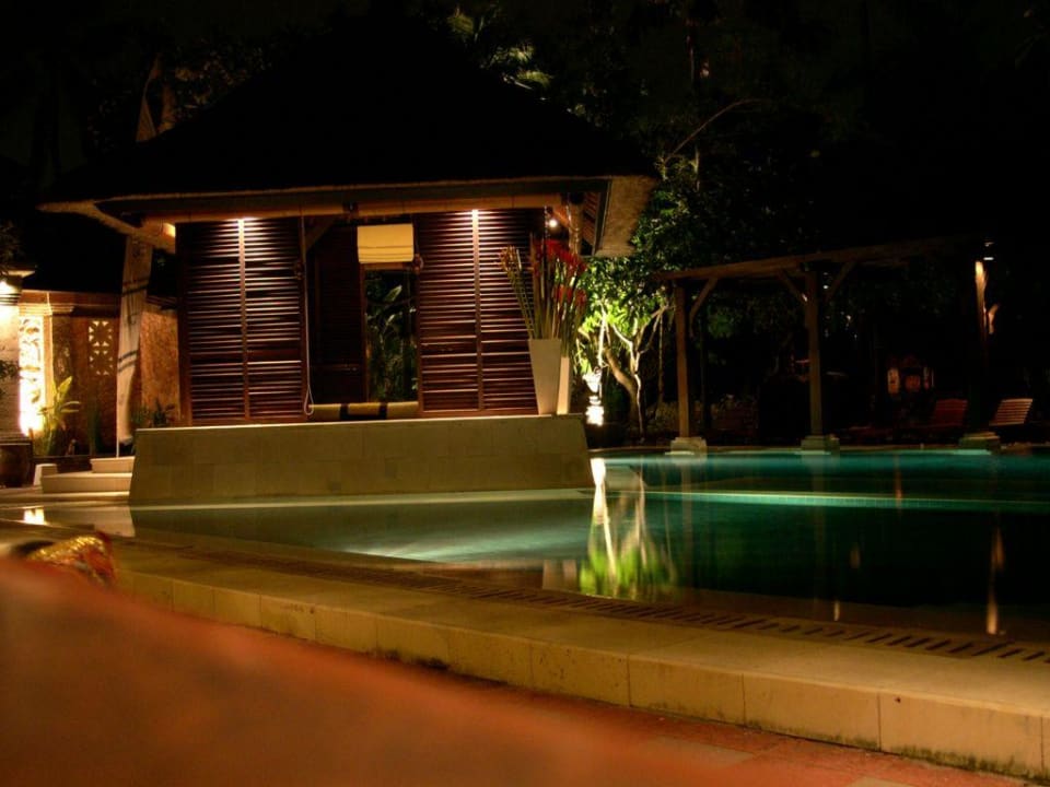 Ruhepool, abends. Puri Santrian