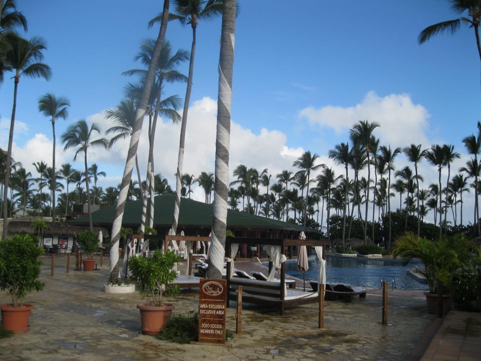  Reservierter Bereich für premium travellers Grand Sirenis Punta Cana Resort & Aquagames