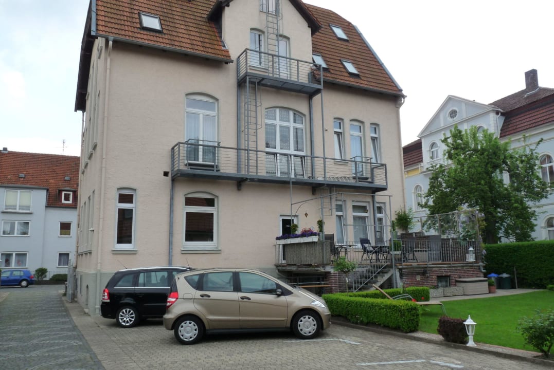 Hausrückseite mit Hauseigenen Parkplätzen Gästehaus Klocke Hotel garni