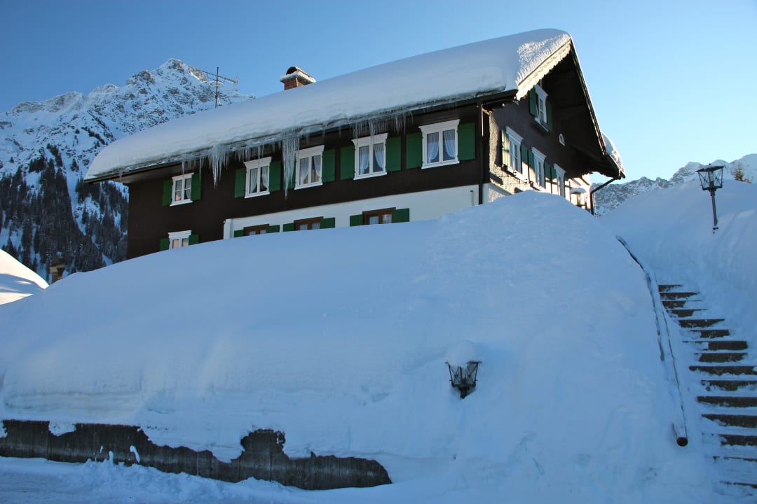 Walserhaus im Winter Hotel Leitner