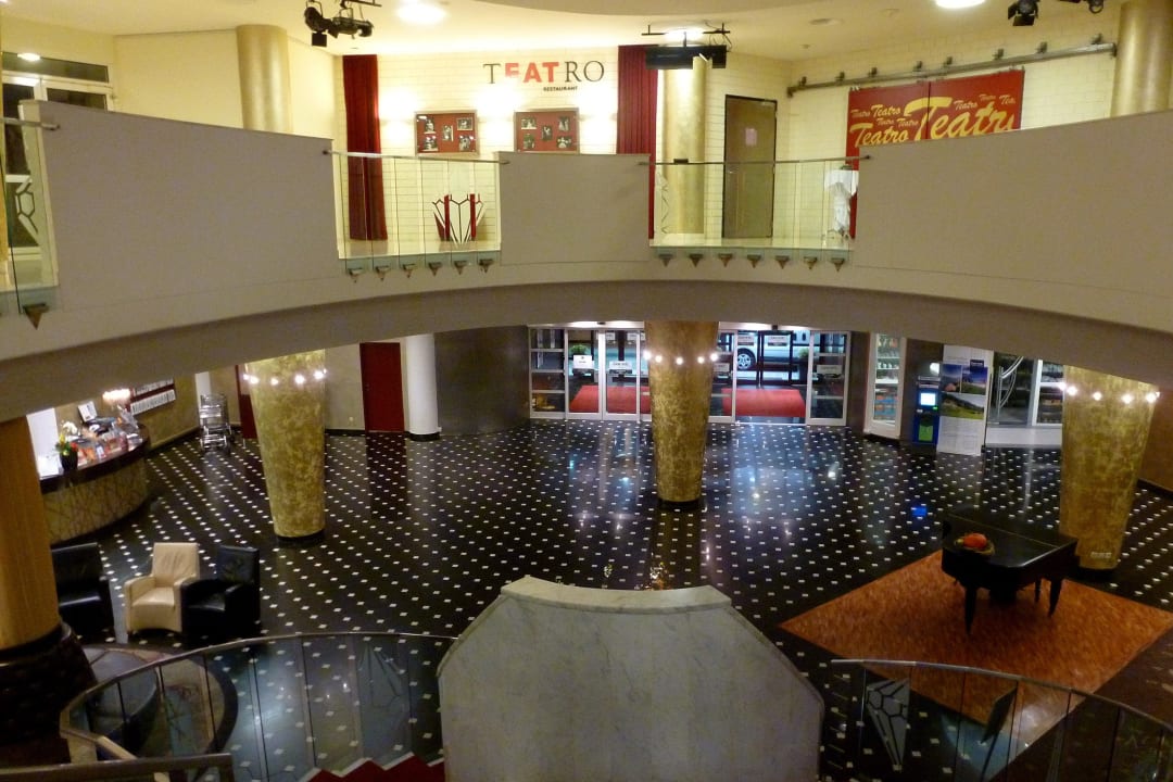 Lobby und Eingang von der Treppe aus Hotel Don Giovanni Prague