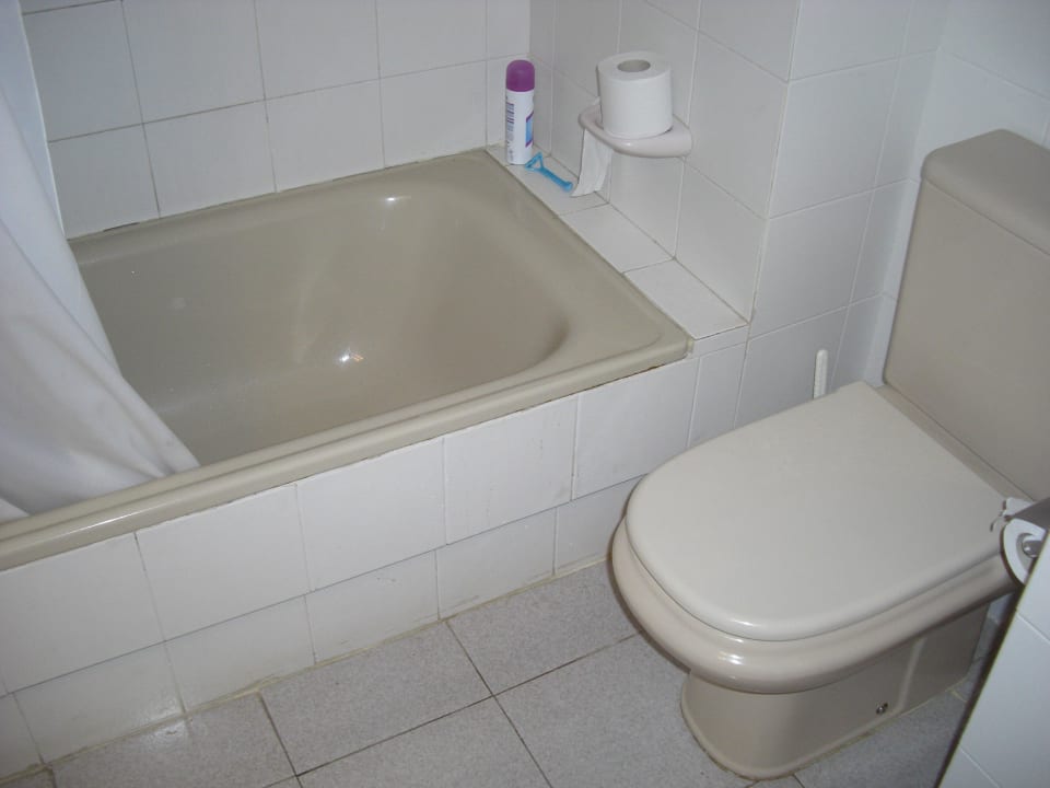 Badewanne mit Dusche sauber Los Olivos Beach Resort