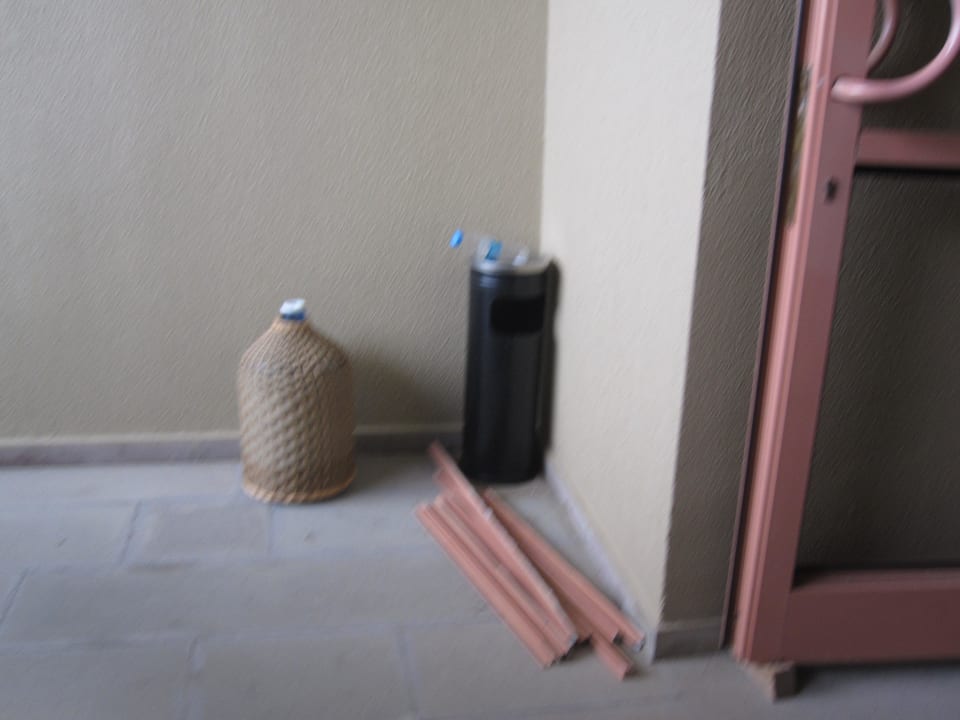 Fensterrahmen und Kartusche  Senza Sunset Beach Hotel