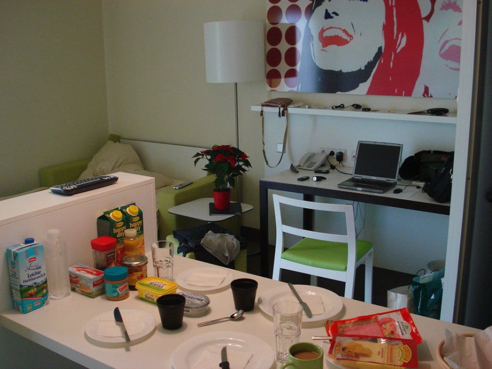 Theke & Arbeitsbereich Hotel Harry's Home Linz