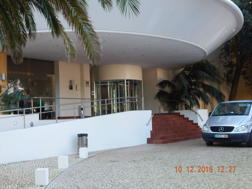 Hoteleingang Ozadi Altura Beach Resort