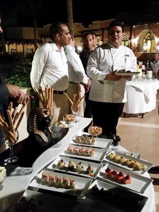 Begrüßung neu angekommener Gäste Jaz Dar EL Madina