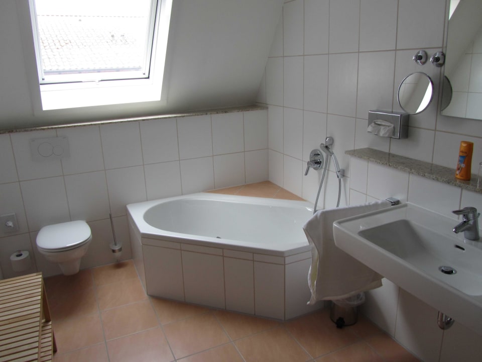 Zimmer 30 Bad heute links Flair Hotel Weinstube Lochner