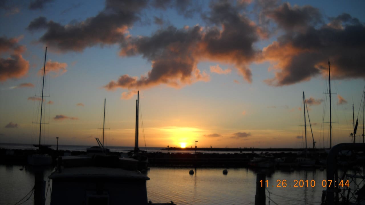 Закат на Оаху Hotel Aqua Palms at Waikiki