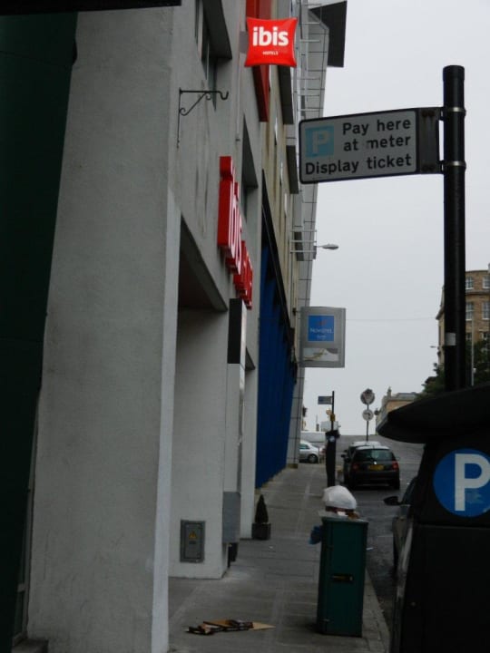 Müll vor der Tür ibis Glasgow City Centre – Sauchiehall St