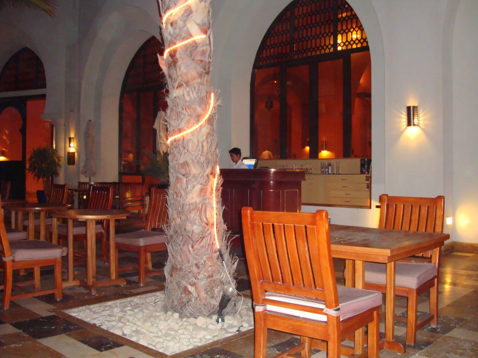 Cinnamon Restaurant Außenterrasse The Cove Rotana Resort