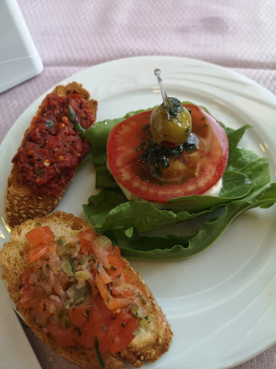 Gastro Saturn Palace Resort Hotel