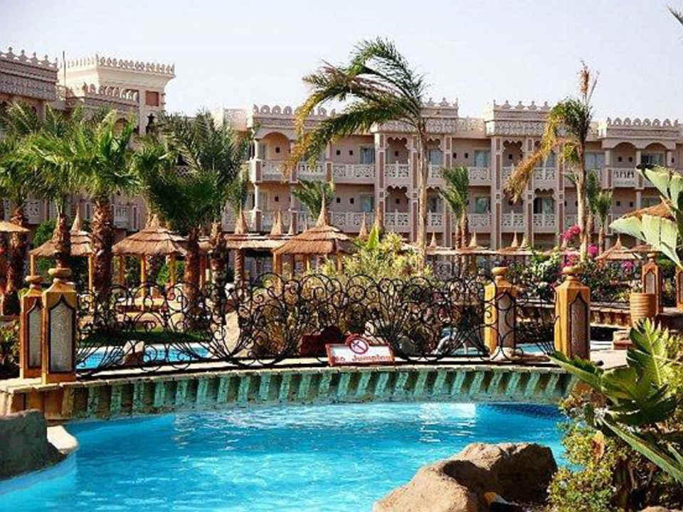 Eine der Brücken am Pool Pickalbatros Palace Resort