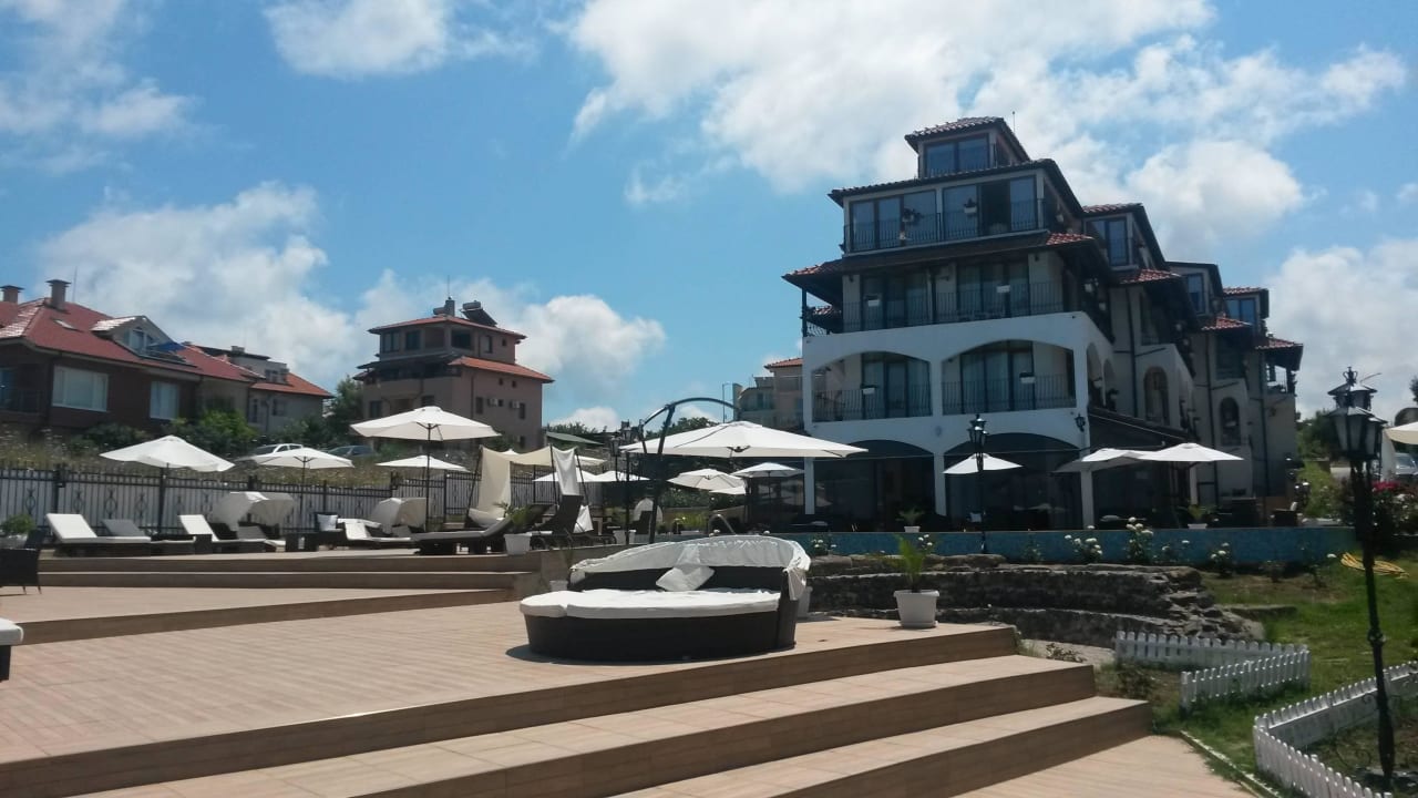 Blick von der Strandtreppe in Richtung Pool & Haus Hotel Relax