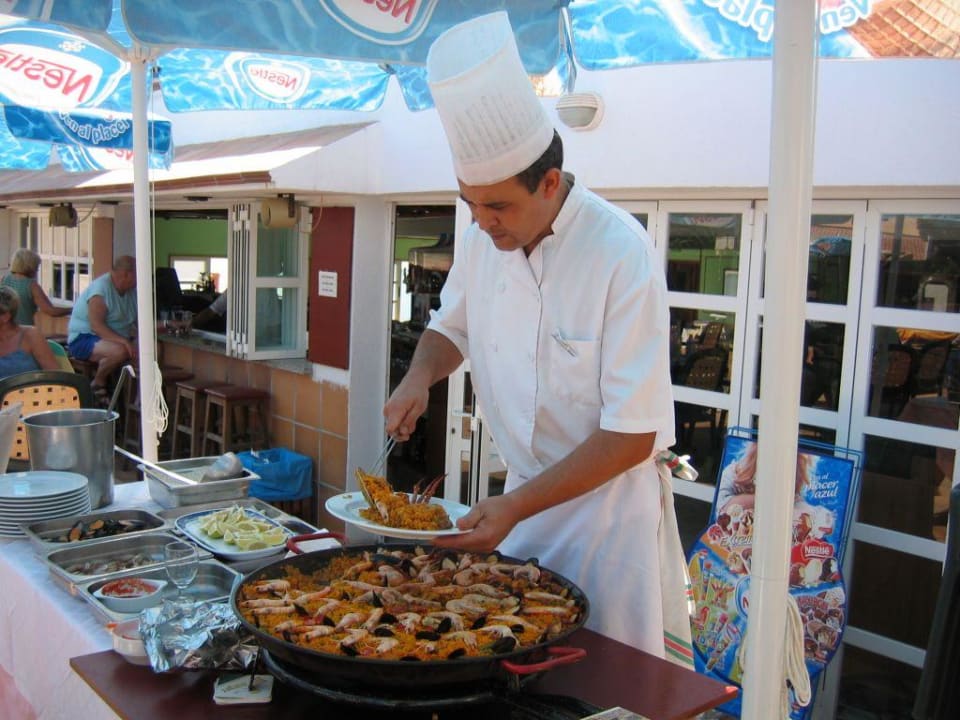 Paella am Pool Hotel Clumba