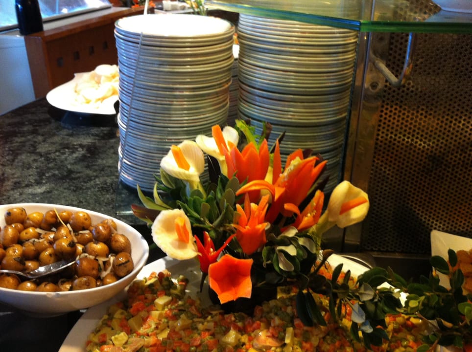 Auch die Buffet Deko kann gut aussehen Riviera Spa Resort - Adults Only