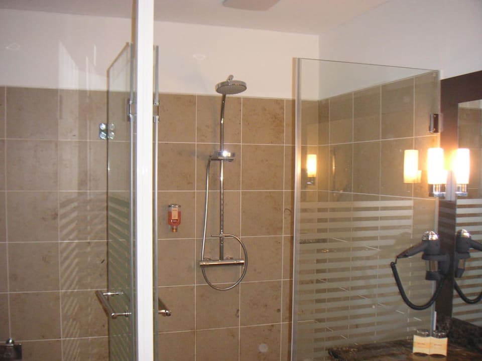 Dusche mit Multifunktionsseife... Steigenberger Hotel Bad Neuenahr