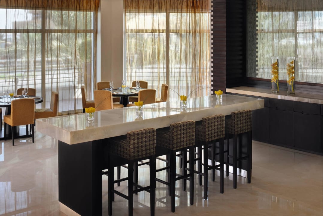 Nosh Restaurant Mövenpick Hotel Jumeirah Lakes Towers