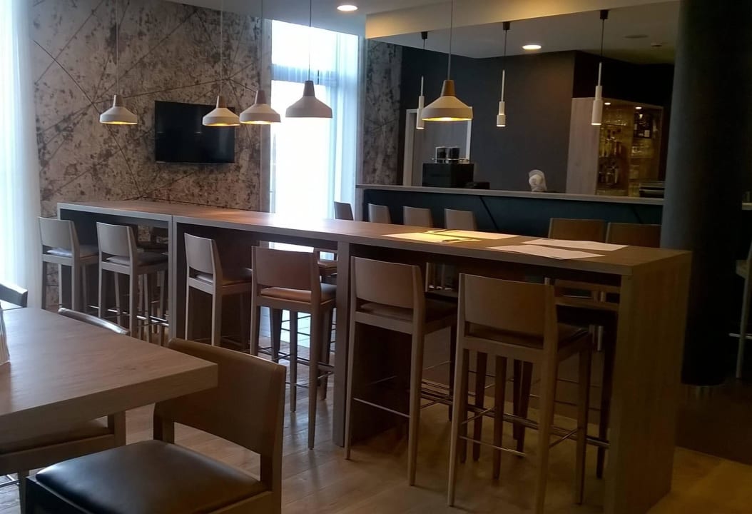 Bar Holiday Inn Express Friedrichshafen