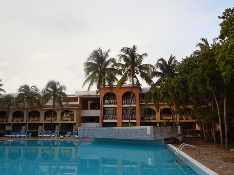 Pool kurz vor dem Abendessen Hotel Roc Barlovento