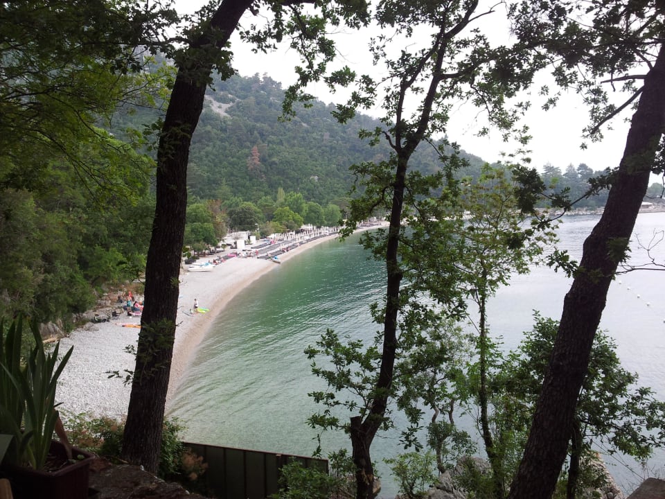 Wunderschöner Ausblick auf den Strand vom Restaurant Campsite & Holiday Resort Medveja - Liburnia