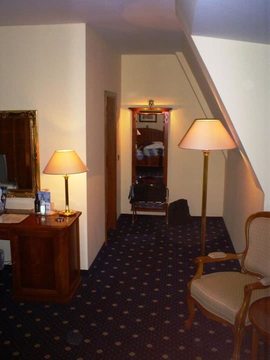 Weg in die Ankleideecke und zum Bad Schloßhotel Schkopau