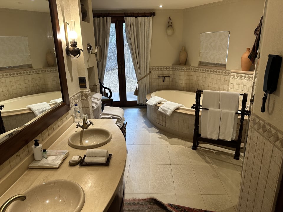 Zimmer Al Maha, A Luxury Collection Desert Resort & Spa