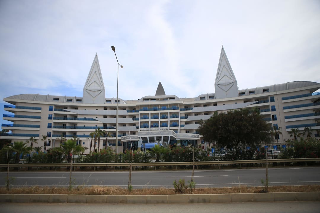 Front view of hotel Hotel Botanik Platinum