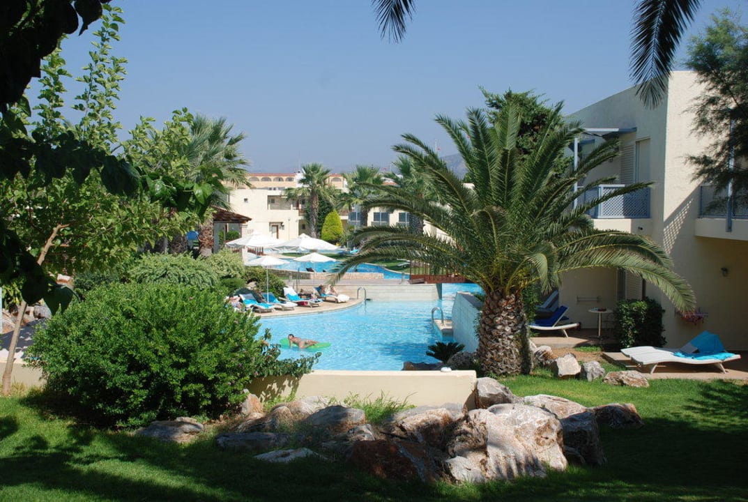 Neuerer Pool Phãea Cretan Malia