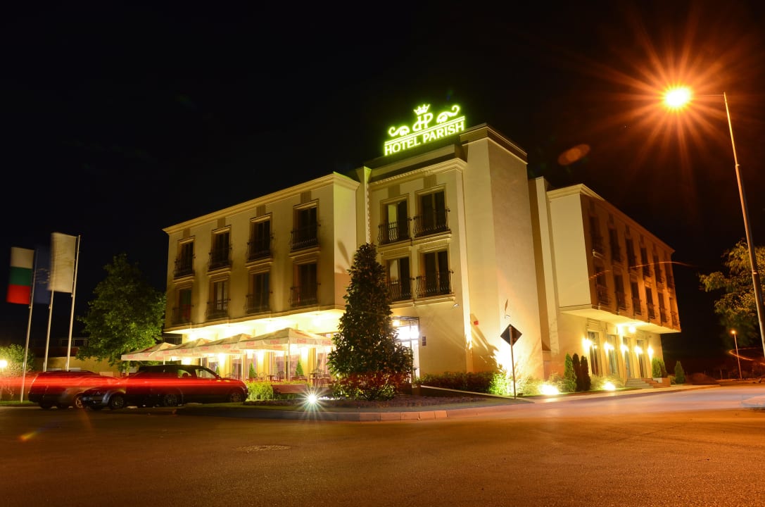Night view Hotel Parish