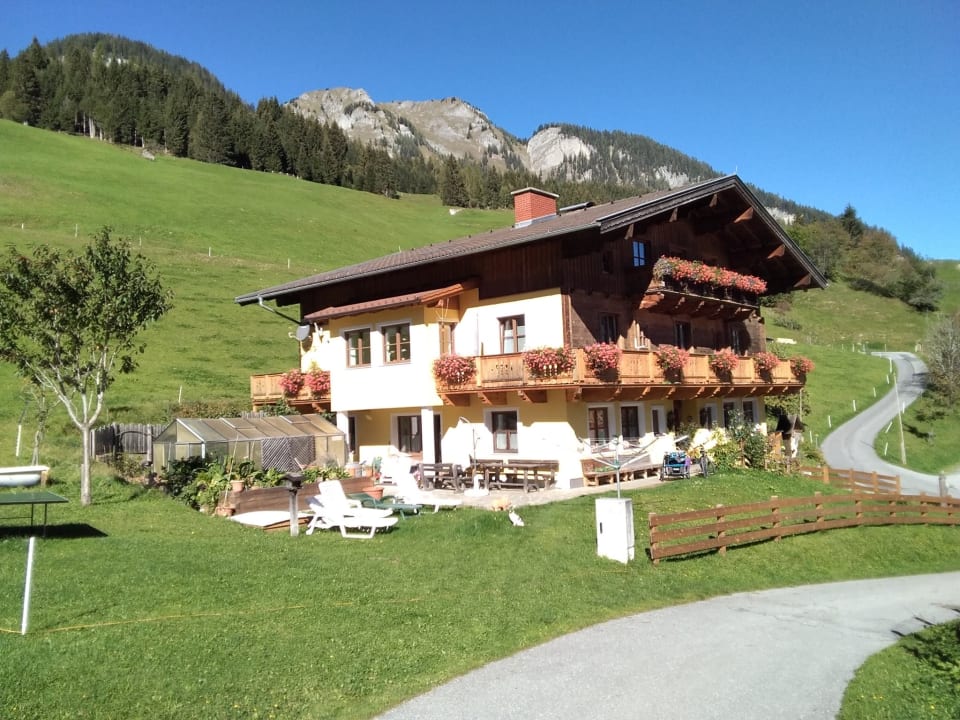 Außenansicht Bauernhof Unterviehhausbauer Familie Hettegger