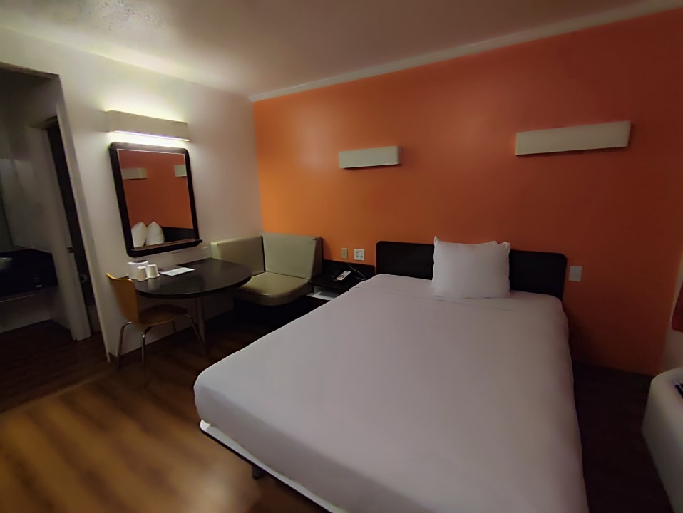 Zimmer Motel 6 Austin Central - North