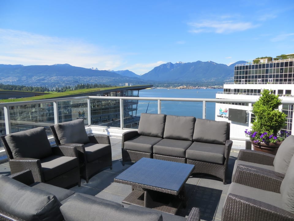 Terrasse Gold Lounge Hotel The Fairmont Waterfront