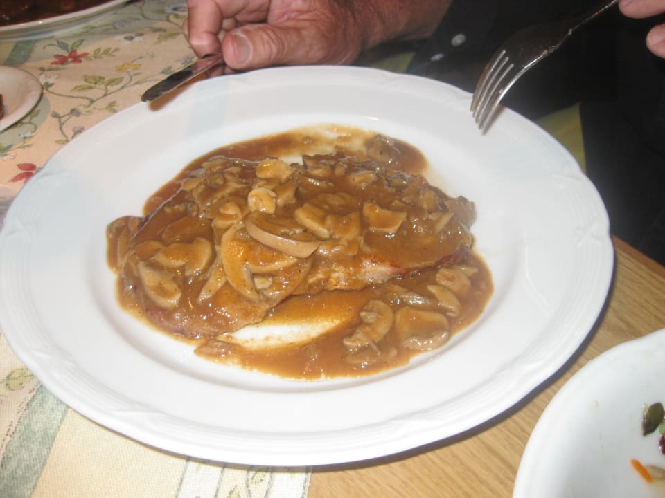 Schnitzel w/mushrooms AKZENT Hotel Schranne