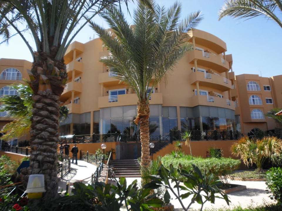 Blick auf das Haupthaus Golden Beach Resort