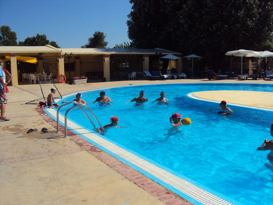 Pool mit Blick auf die Poolbar Capo Di Corfu  (Im Umbau/Renovierung)