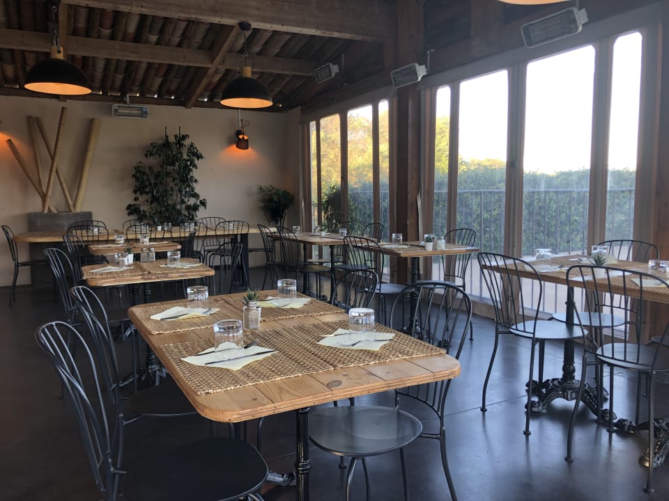 Gastro Hotel Maora Village