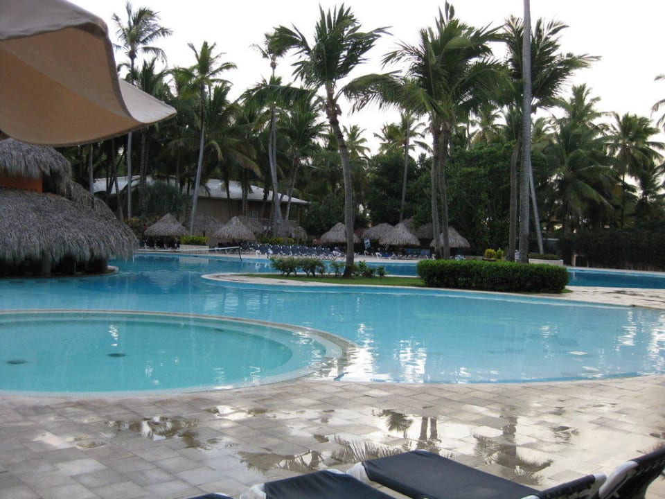 Morgens am Pool Hotel Grand Palladium Palace Resort, Spa & Casino