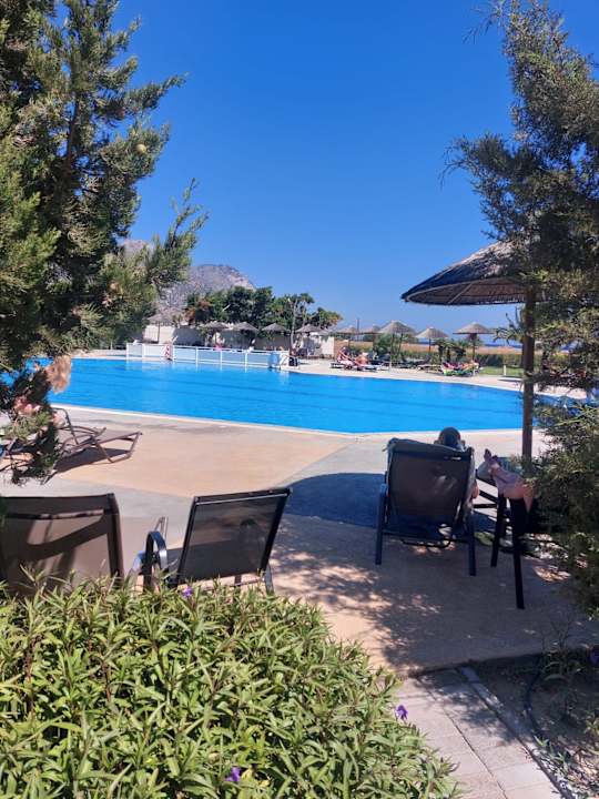 Pool Sovereign Beach Hotel