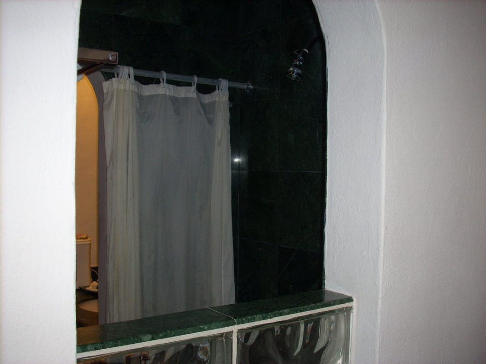 Dusche auch mit offener Stelle zum Bett hin Grand Oasis Tulum Riviera - All Inclusive