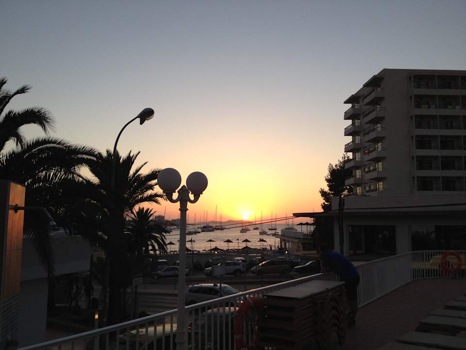 Außblick Poolanlage Hotel Osiris