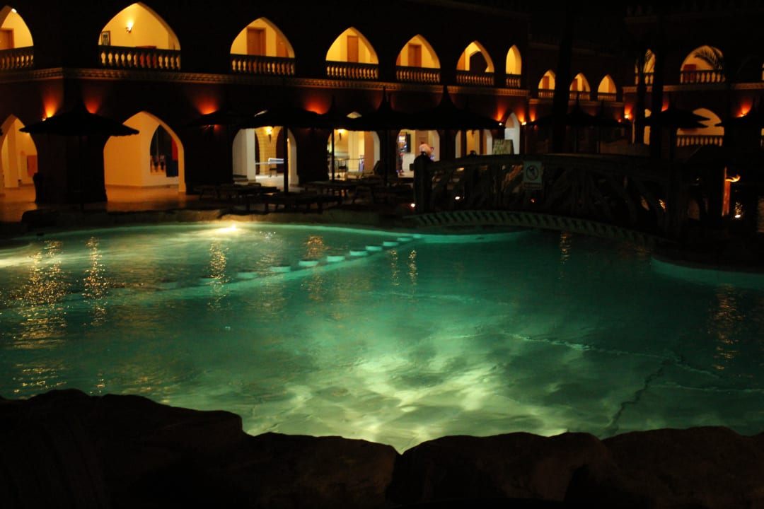 Вечерний бассейн Pickalbatros Alf Leila Wa Leila Resort - Neverland Hurghada